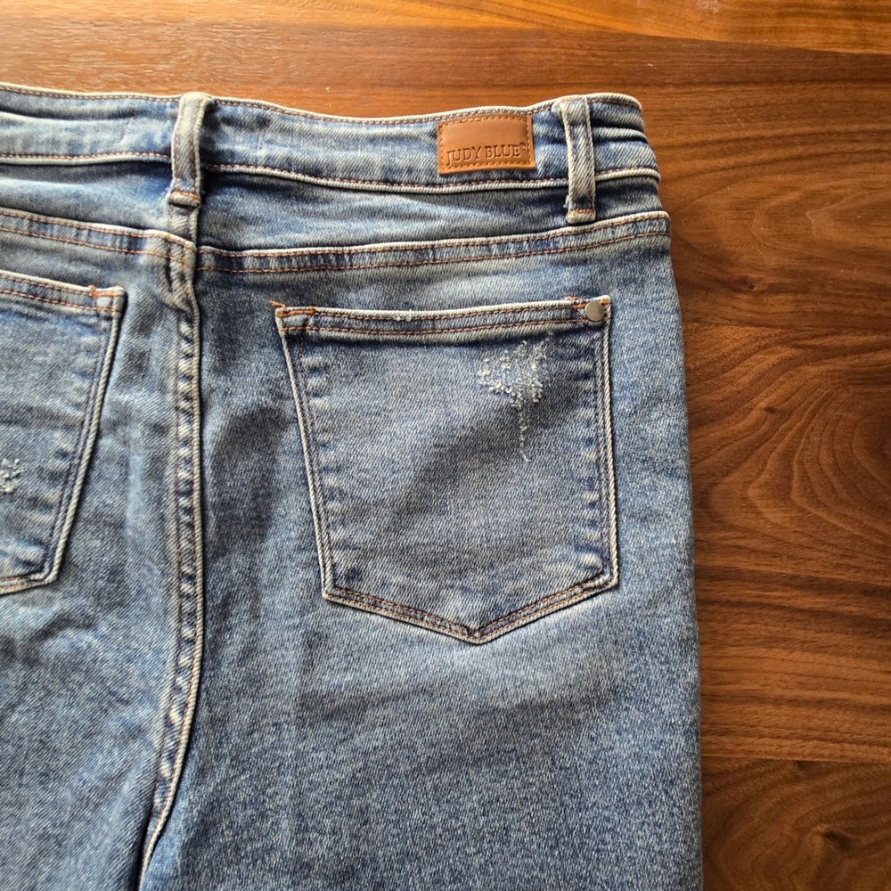 Judy Blue Distressed Bermuda Denim Shorts Large 31 Medium Wash High Rise Frayed - Picture 5 of 10